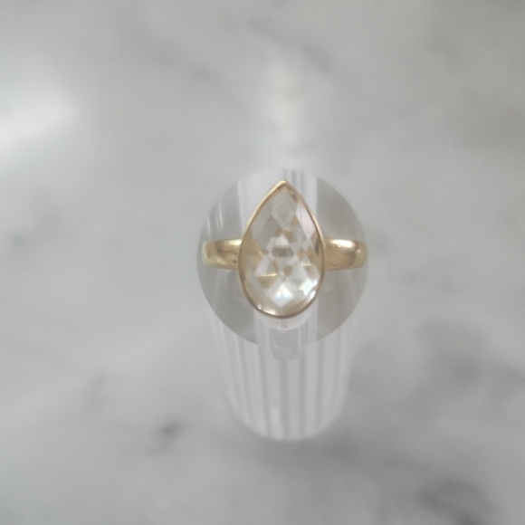 Elegant Gold Teardrop Ring - Picture 1 of 4